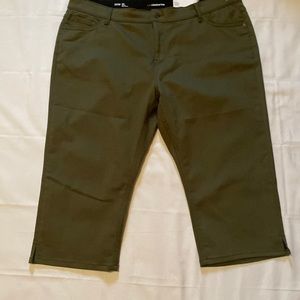 Liz Claiborne Sara Crop Mid Rise